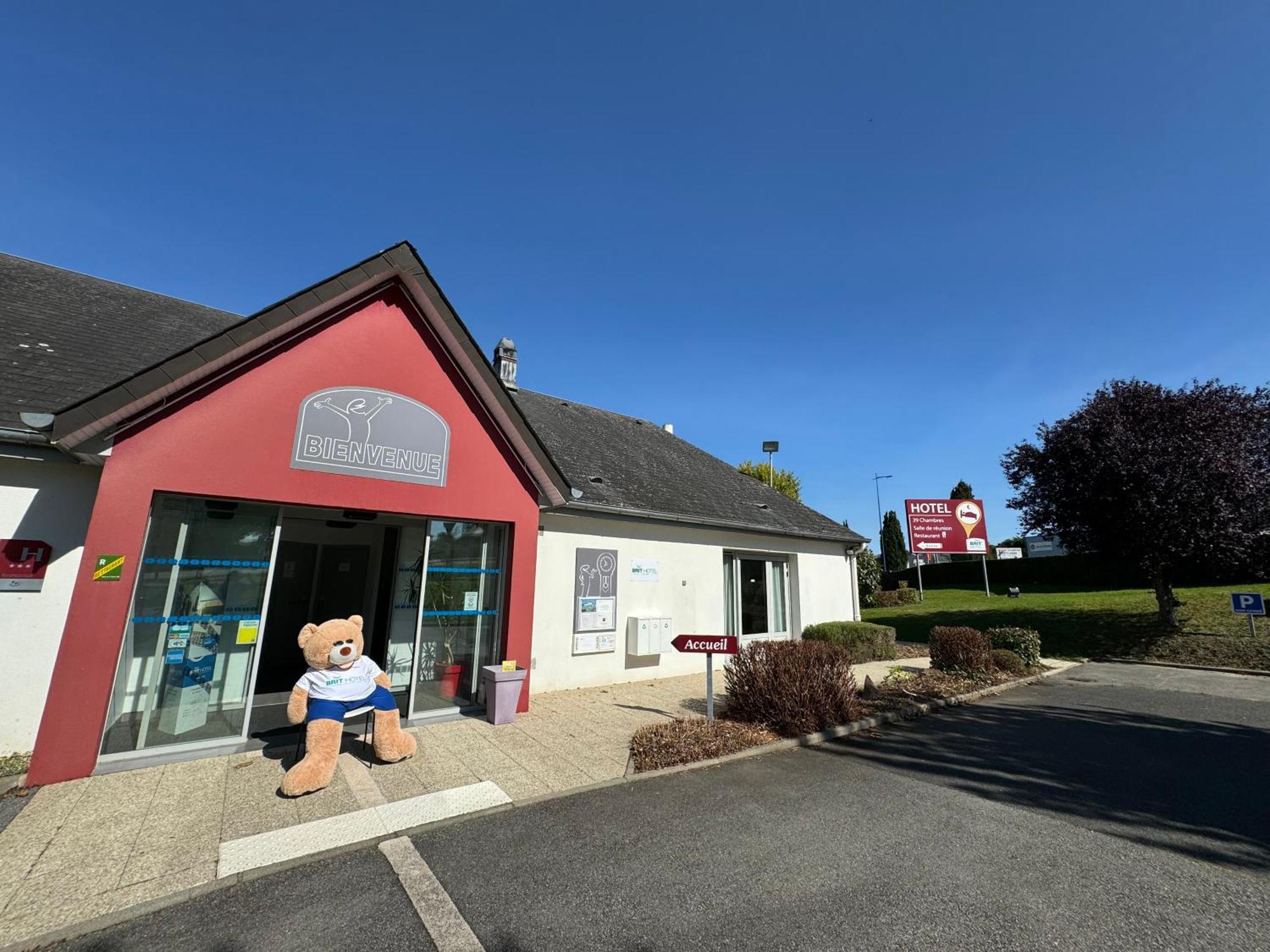 Brit Hotel Mayenne Kültér fotó