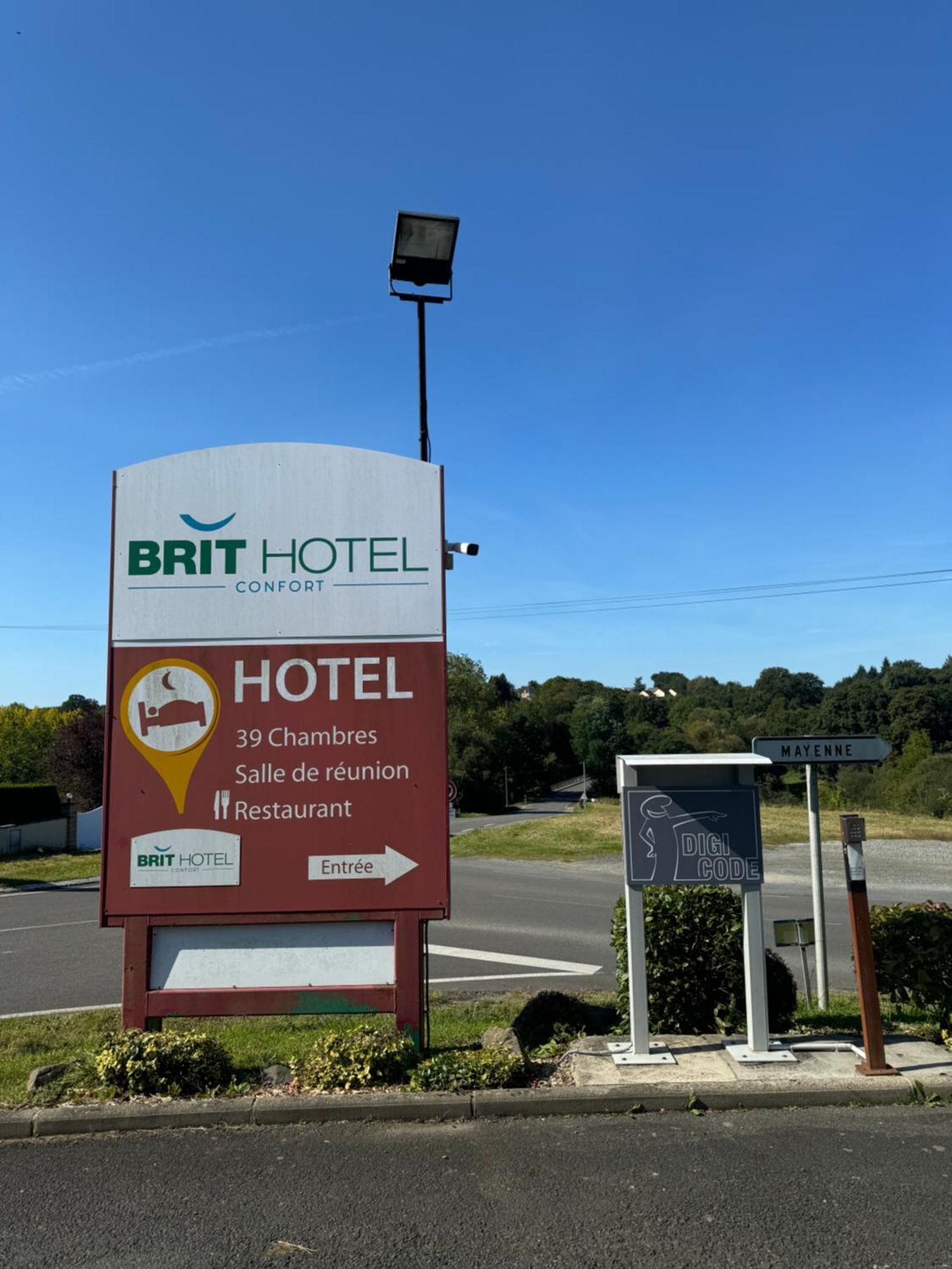 Brit Hotel Mayenne Kültér fotó