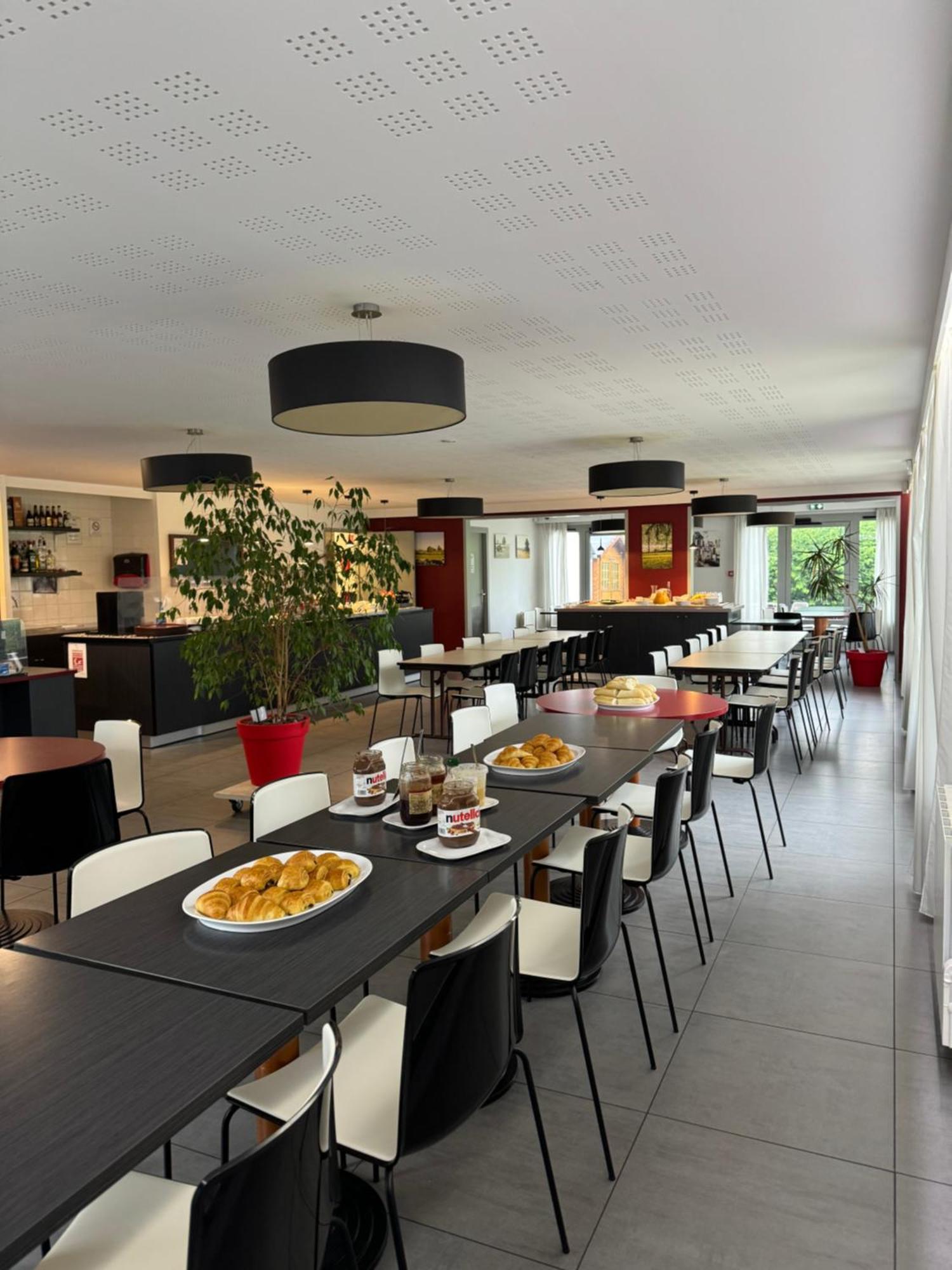 Brit Hotel Mayenne Kültér fotó