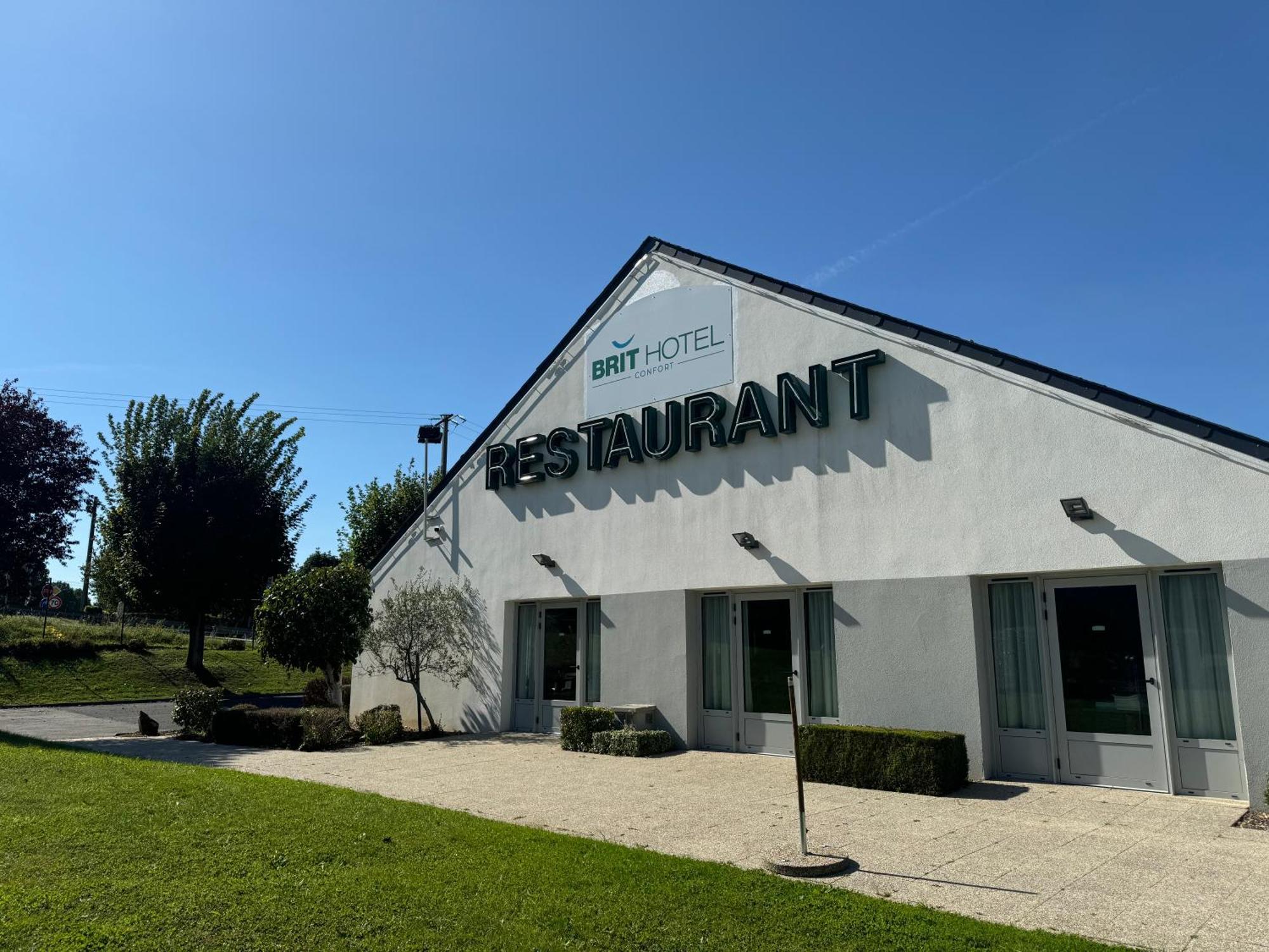 Brit Hotel Mayenne Kültér fotó