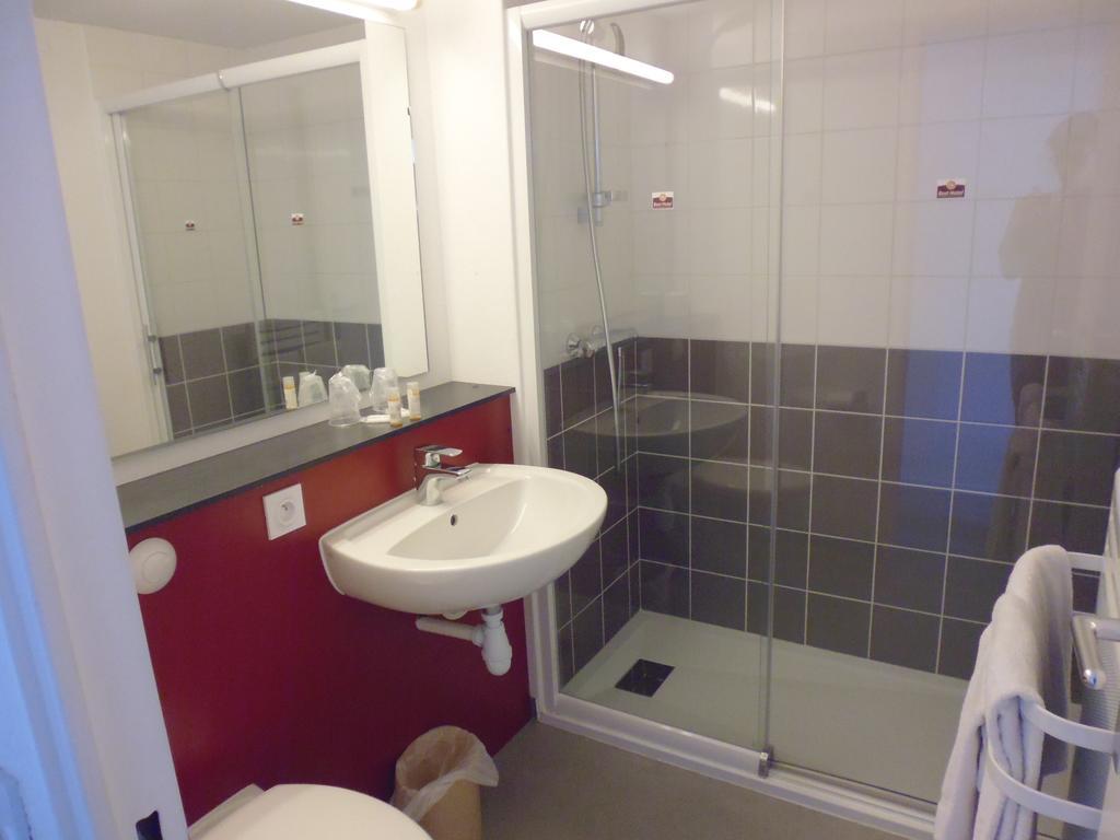 Brit Hotel Mayenne Kültér fotó