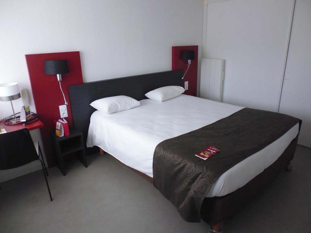 Brit Hotel Mayenne Kültér fotó