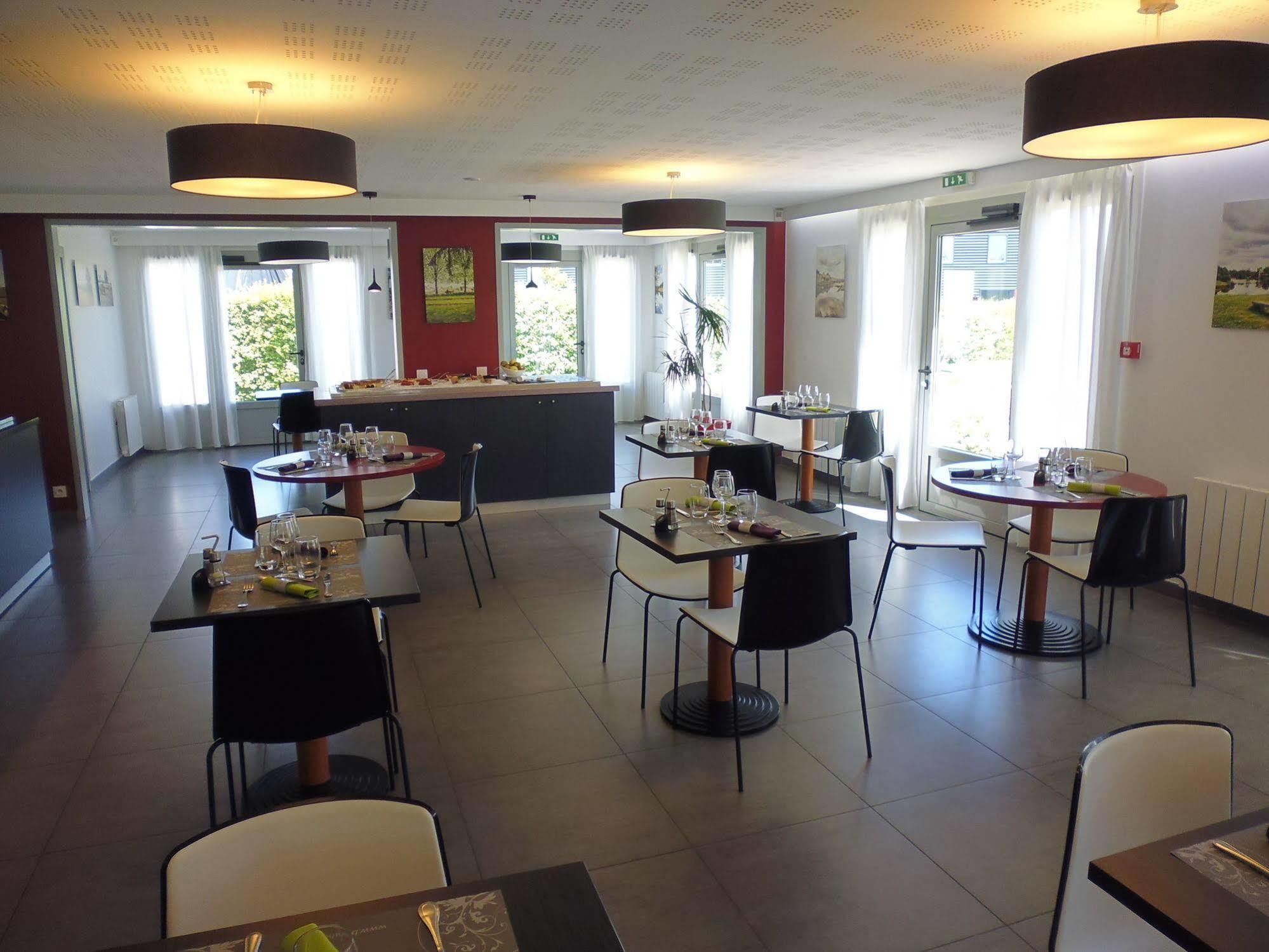 Brit Hotel Mayenne Kültér fotó