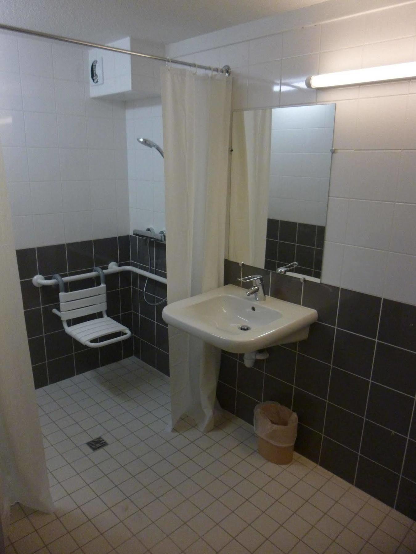 Brit Hotel Mayenne Kültér fotó
