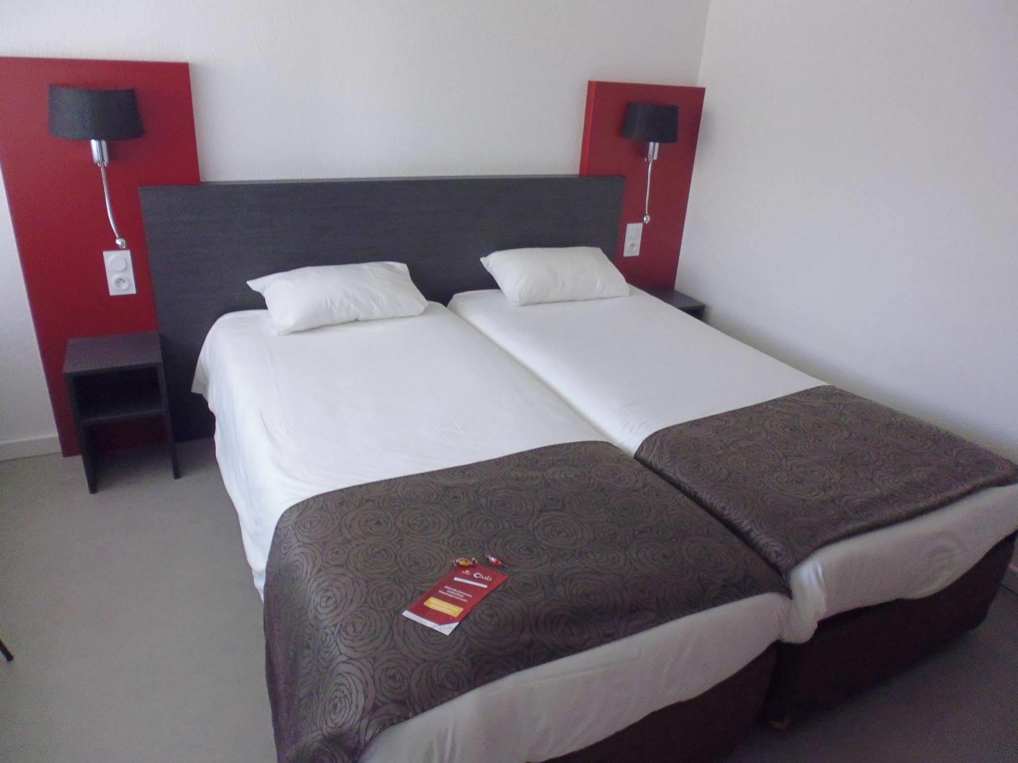 Brit Hotel Mayenne Kültér fotó