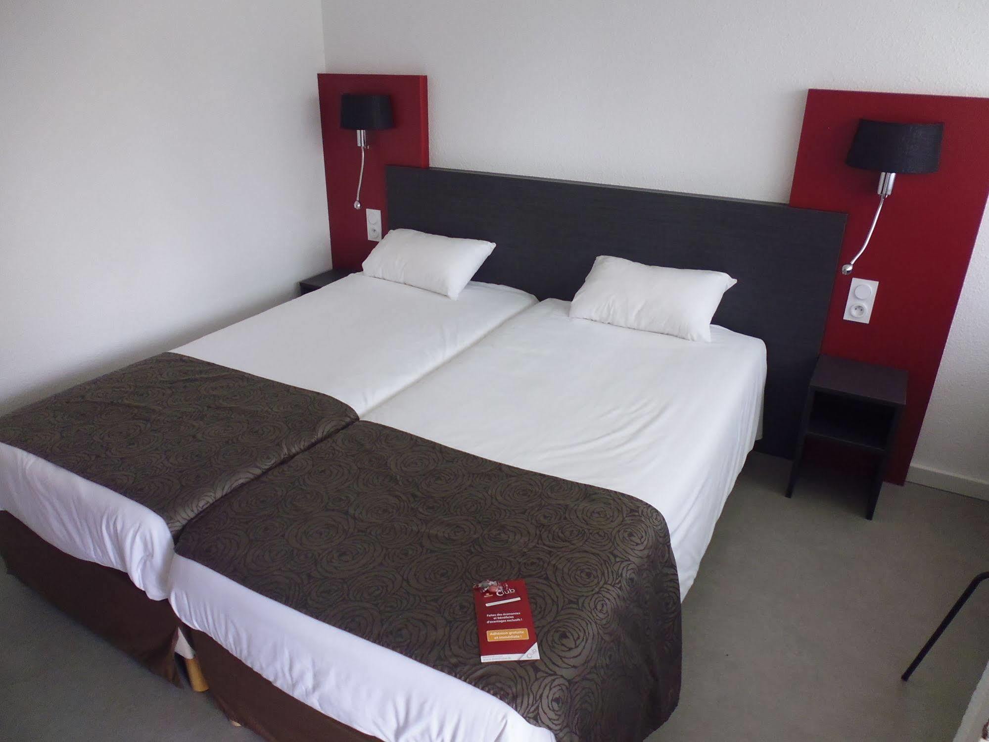 Brit Hotel Mayenne Kültér fotó