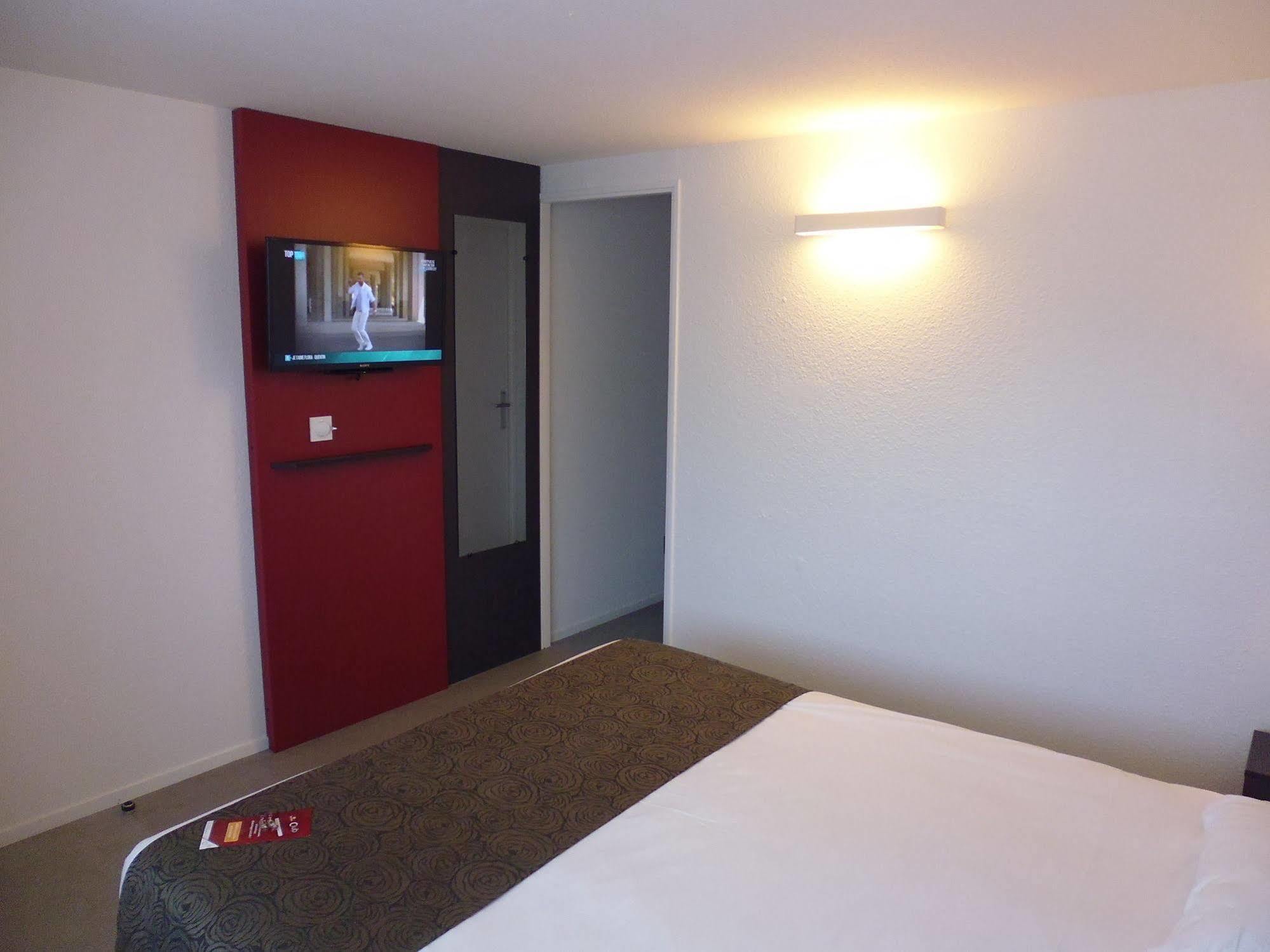 Brit Hotel Mayenne Kültér fotó