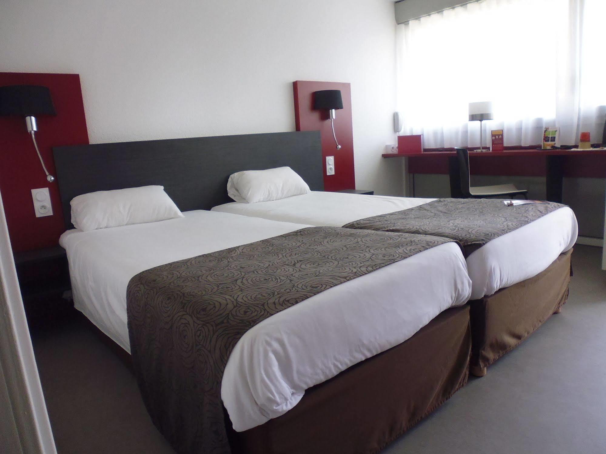 Brit Hotel Mayenne Kültér fotó